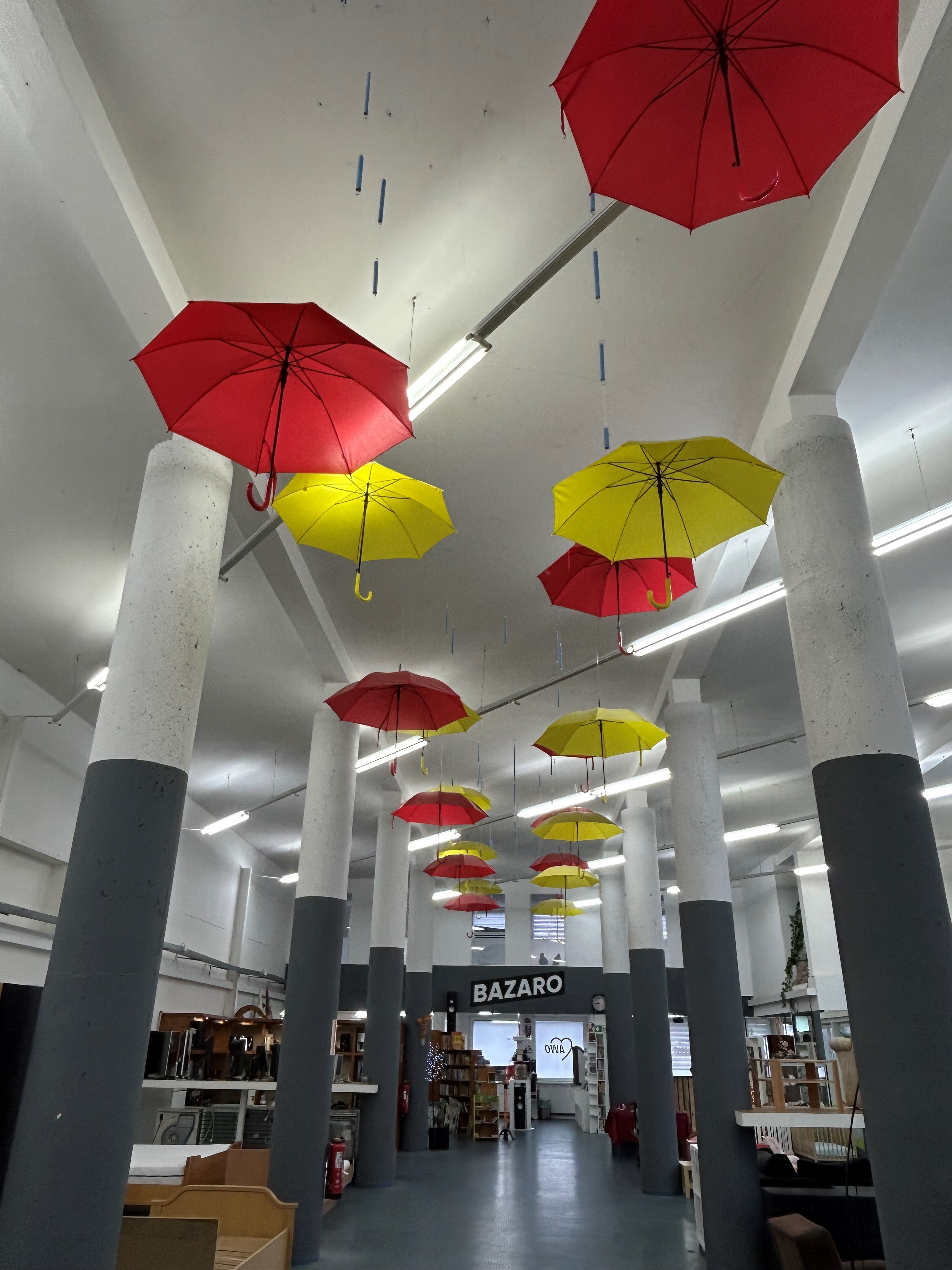 Bazaro Möbel-Ausstellungshalle